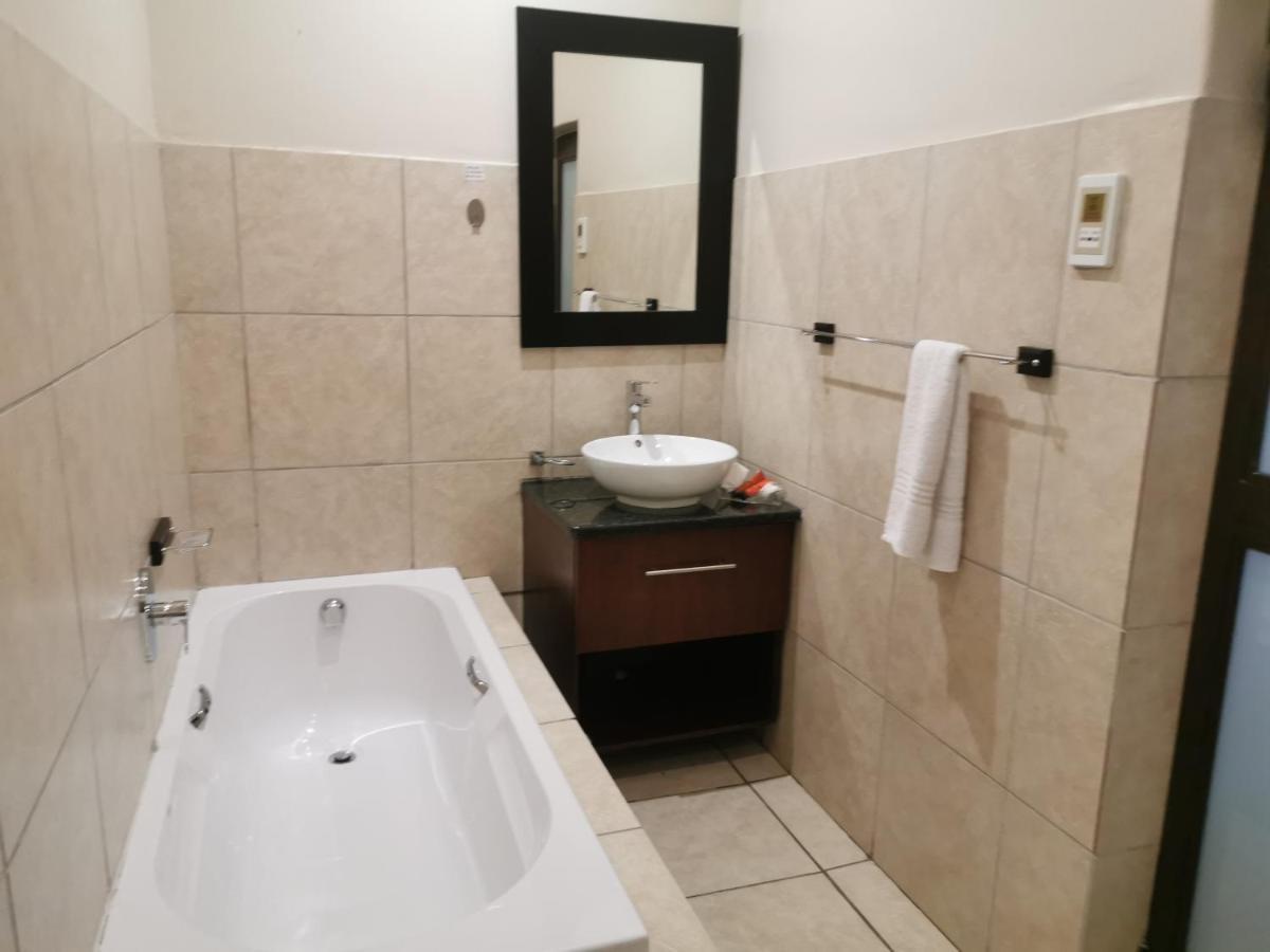 47 On Preston Guesthouse Johannesburg Zewnętrze zdjęcie
